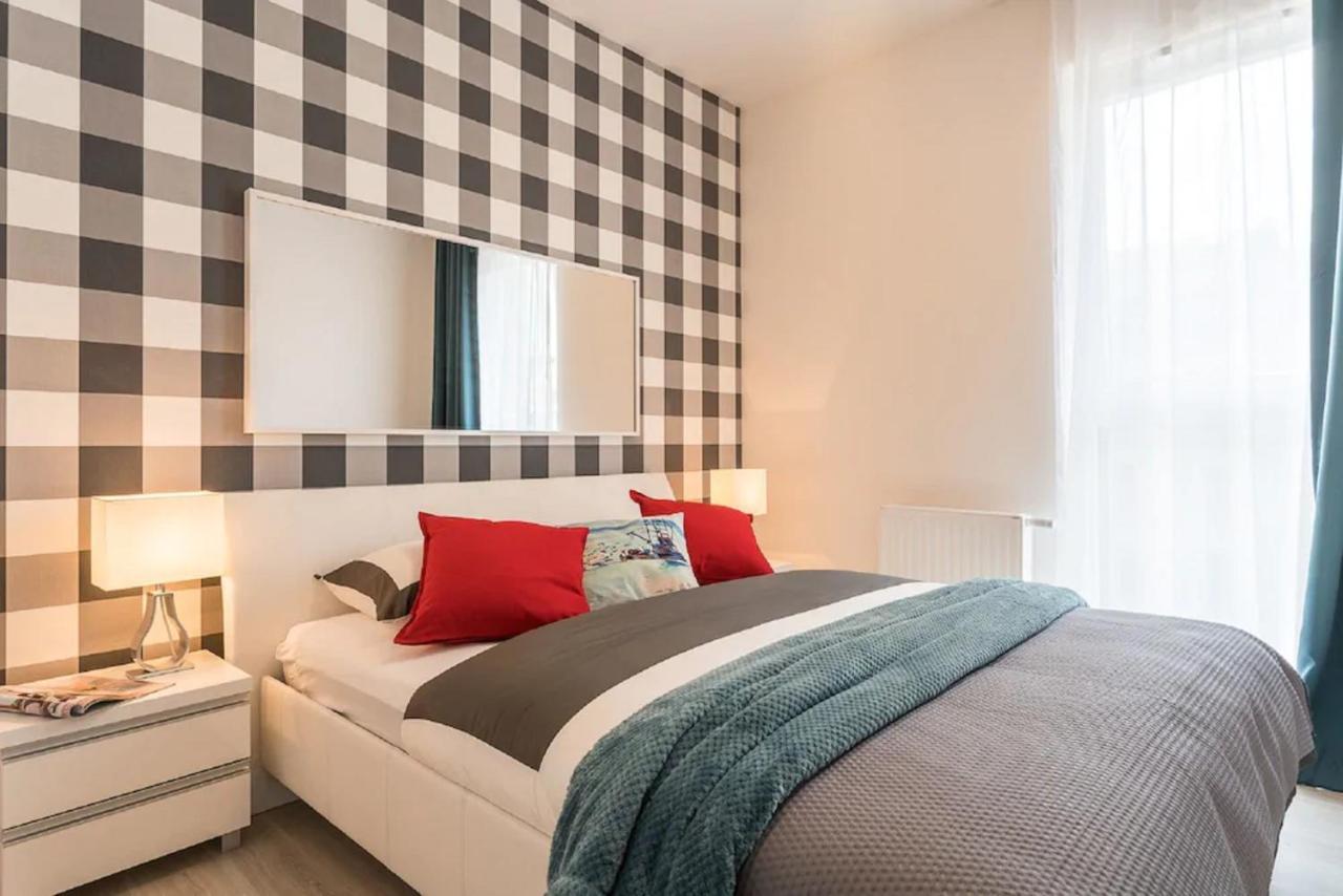 Deluxe Apartments By The Railway Station Wrocław Extérieur photo